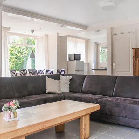 בית נופש Three-bedroom Holiday In *