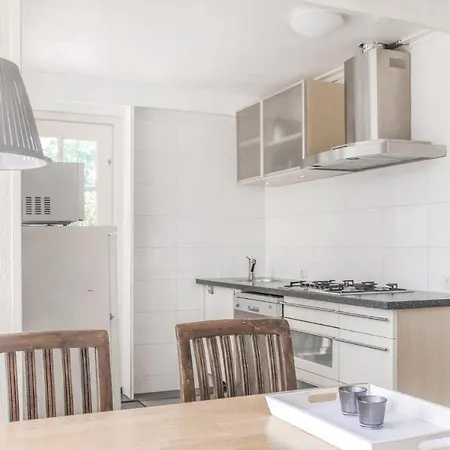 Three-bedroom Holiday In בית נופש *