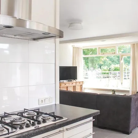 Three-bedroom Holiday In בית נופש *