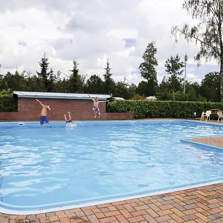 Three-bedroom Holiday In בית נופש *