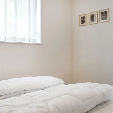 Three-bedroom Holiday In בית נופש רורלו